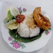 Ayam Goreng Kremes dan Sambal Pedas Manis Lesehan ANANDA